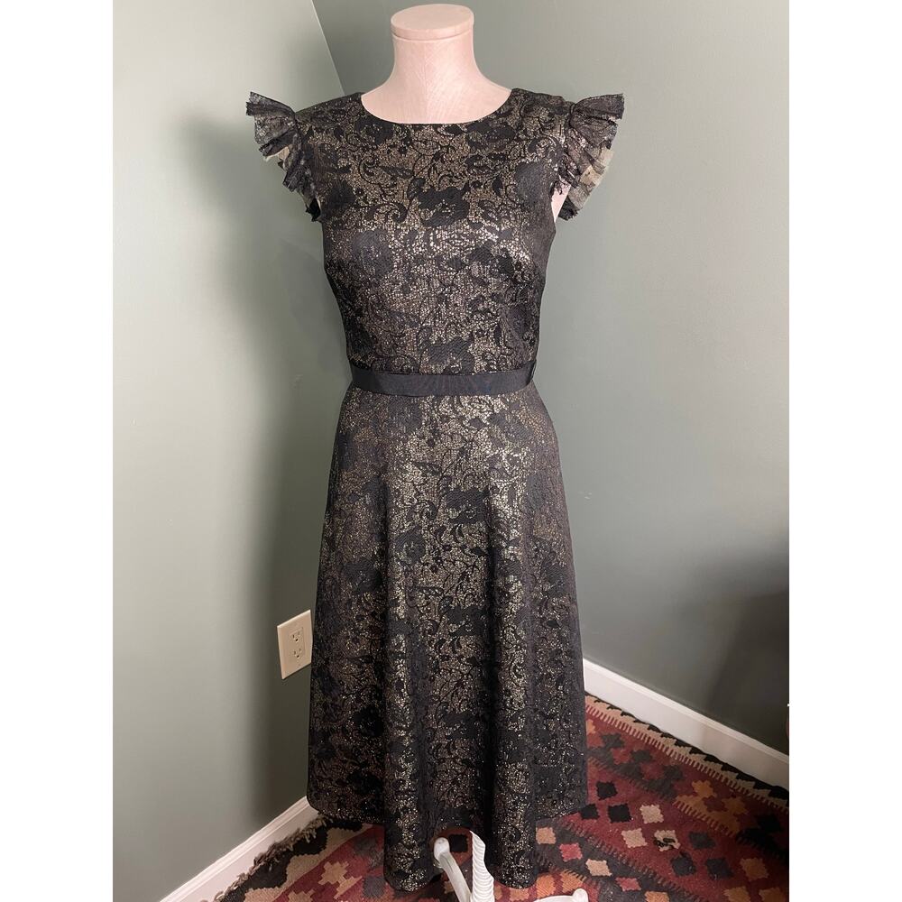 Tadashi Shoji Black Formal Cocktail Shimmer Floral Gold Detail. Size 2. EUC.